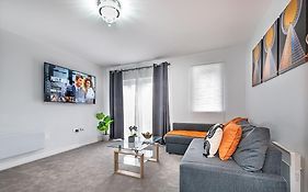 Spacious Reading 2-Bed Apartment & Free Parking